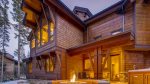 Breck`s Rocky Mountain Lodge - Backyard Exterior 
